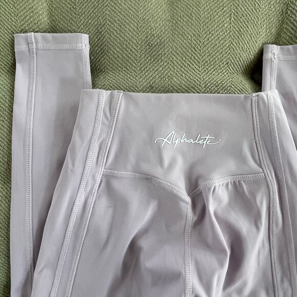 NWT Alphalete Kinetic Pulse Dusty Lilac Lavender Leggings $70 XS - Picture 3 of 7